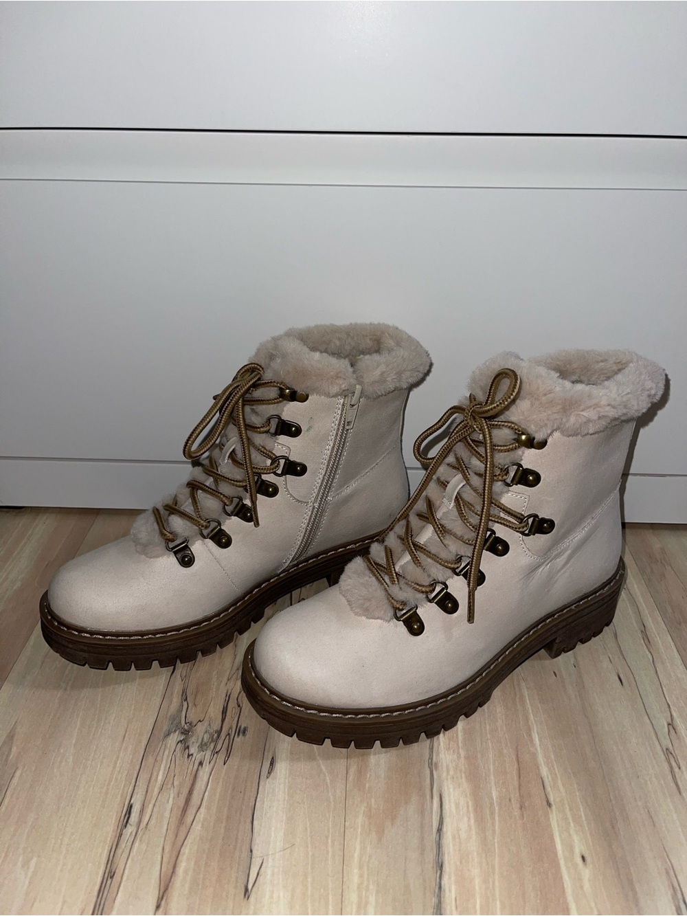 Women's Cliffs by White Mountain 6M Cream/Brown Lace-Up Ankle Boots
